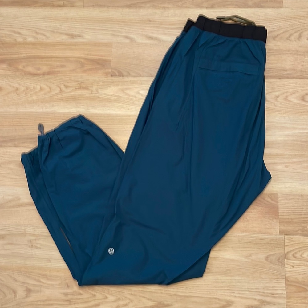 LuLulemon jogger pants. Zipper Pockets. Teal. Like New!
